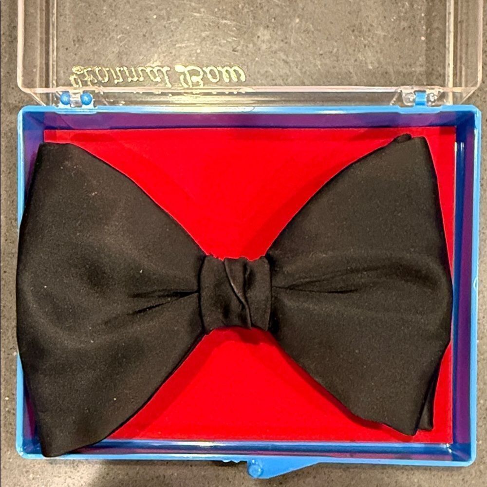 Classic Black Bow Tie vintage NWOT